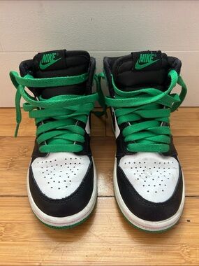Jordan 1 Retro High OG Kids High-Top Sneakers in Black, White & Green